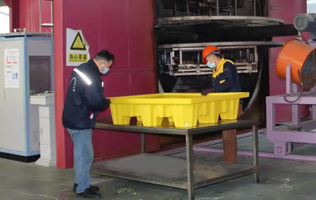 Spill Pallet Rotational Molding Process