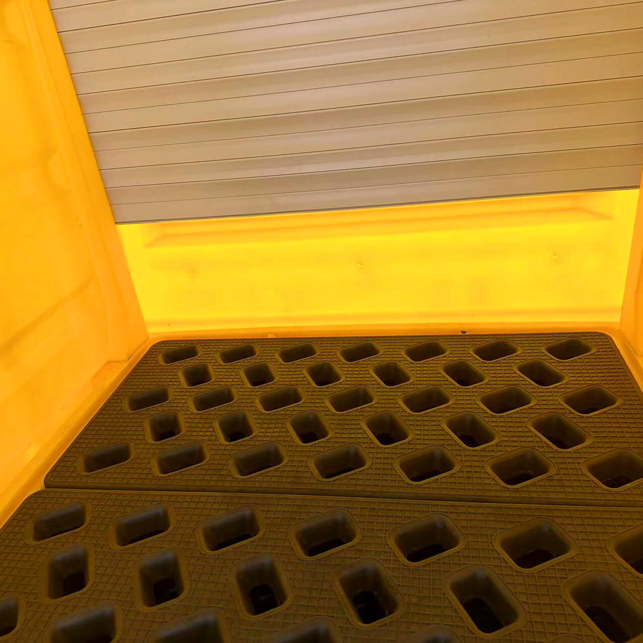 Hard Top Spill Pallets