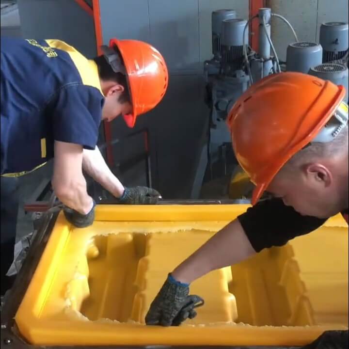 China spill pallet manufacturer Enlightening Plast